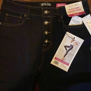 NWT Rhinestoned HiRise button up skinny jeans 🤩